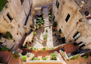 cortile, finestre, piante, scale, case, vasi, verde, alto, terrazzi, scala, terrazze, gradini, scalini, muri, scalinata