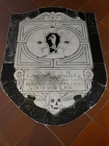 teschio, stemma, ossa, marmo, nero, pavimento, tomba, parole, bianco, scritta, pietra, animale, scritte, lettere, latino, cavallo