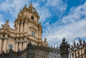 cielo, chiesa, nuvole, colonne, cancellata, orologio, finestre, barocco, statue, cancello, croce, ringhiera, inferriata, azzurro, sicilia, ferro